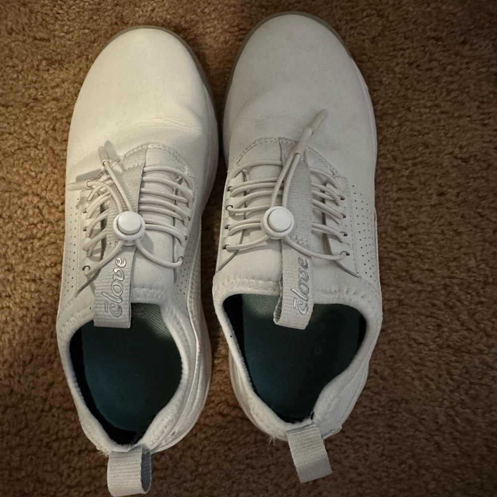 7.5 white Clove Nursing shoes
